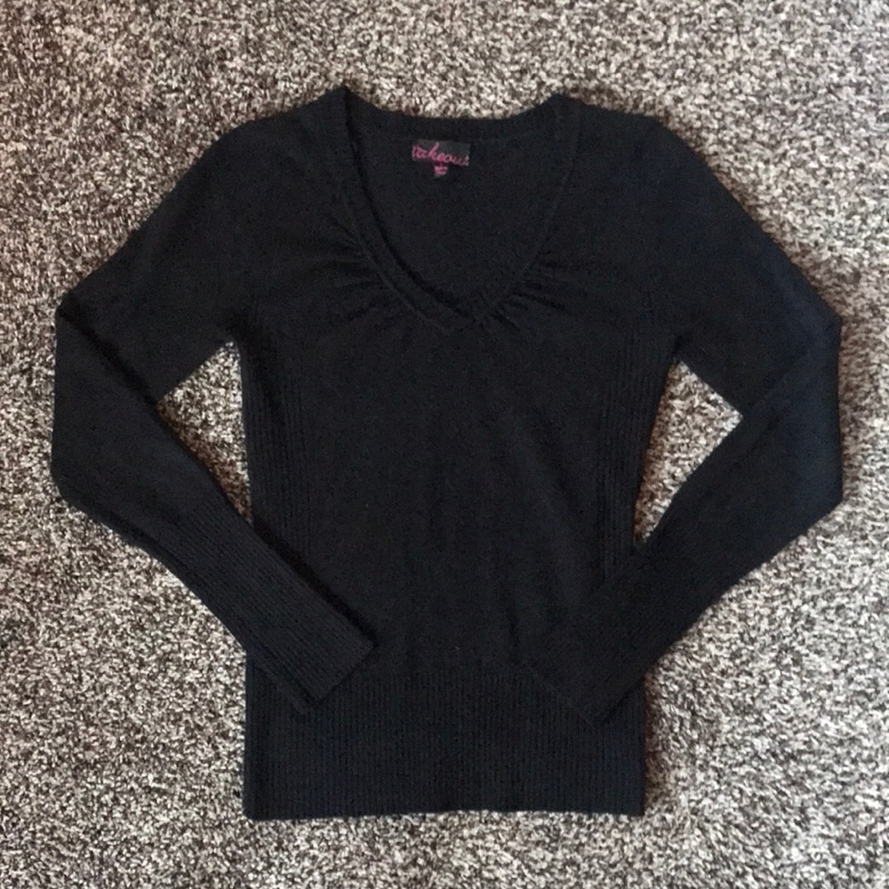 Little black sweater with ruched bust